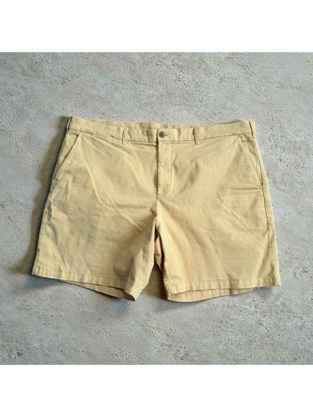 GAP Men's Yellow Khakis 8" Shorts Size 42